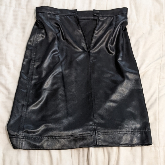 𝅺faux leather looking skirt - Picture 4 of 6